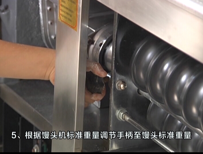 白鴿牌小型商用5-12頭全鋼不銹鋼對(duì)輥3項(xiàng)電圓饅頭機(jī)面團(tuán)面包機(jī)