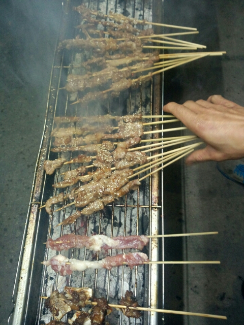 蝶烤香熱賣加厚羊肉串大號(hào)木炭燒烤爐商用燒烤架一米二長(zhǎng) 18內(nèi)寬